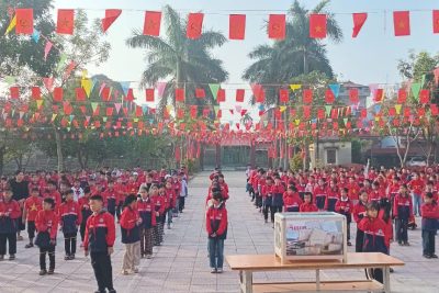 TRƯỜNG TH QUANG TRUNG ỦNG HỘ ĐỒNG BÀO MIỀN TRUNG, TÂY NGUYÊN THIỆT HẠI DO MƯA LŨ.